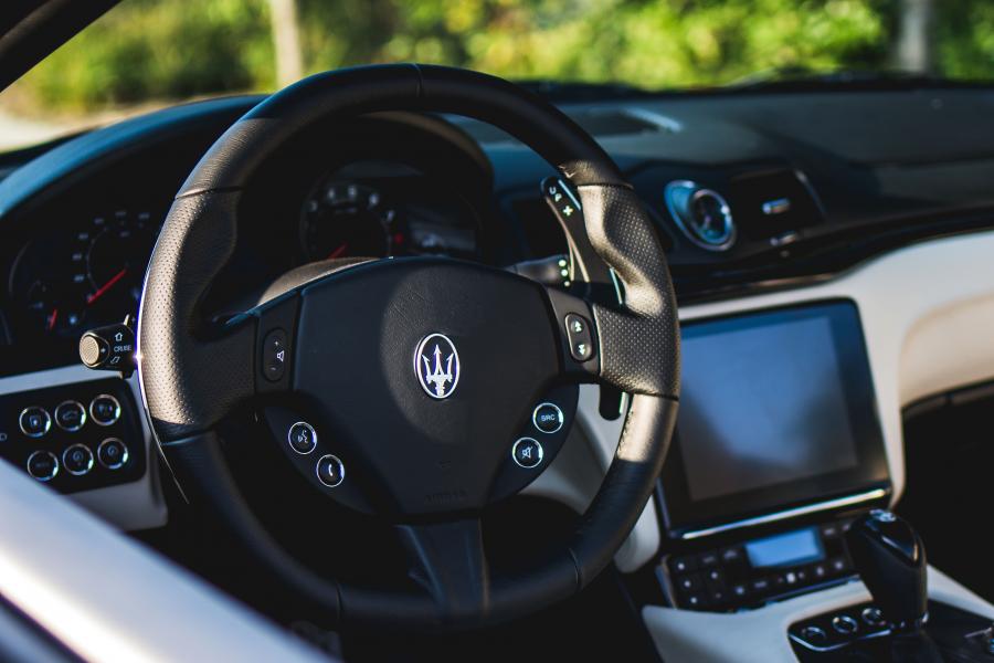 Панель приборов Maserati GranTurismo MC Convertible 2017 года  (NA) (фото 2 из 12)